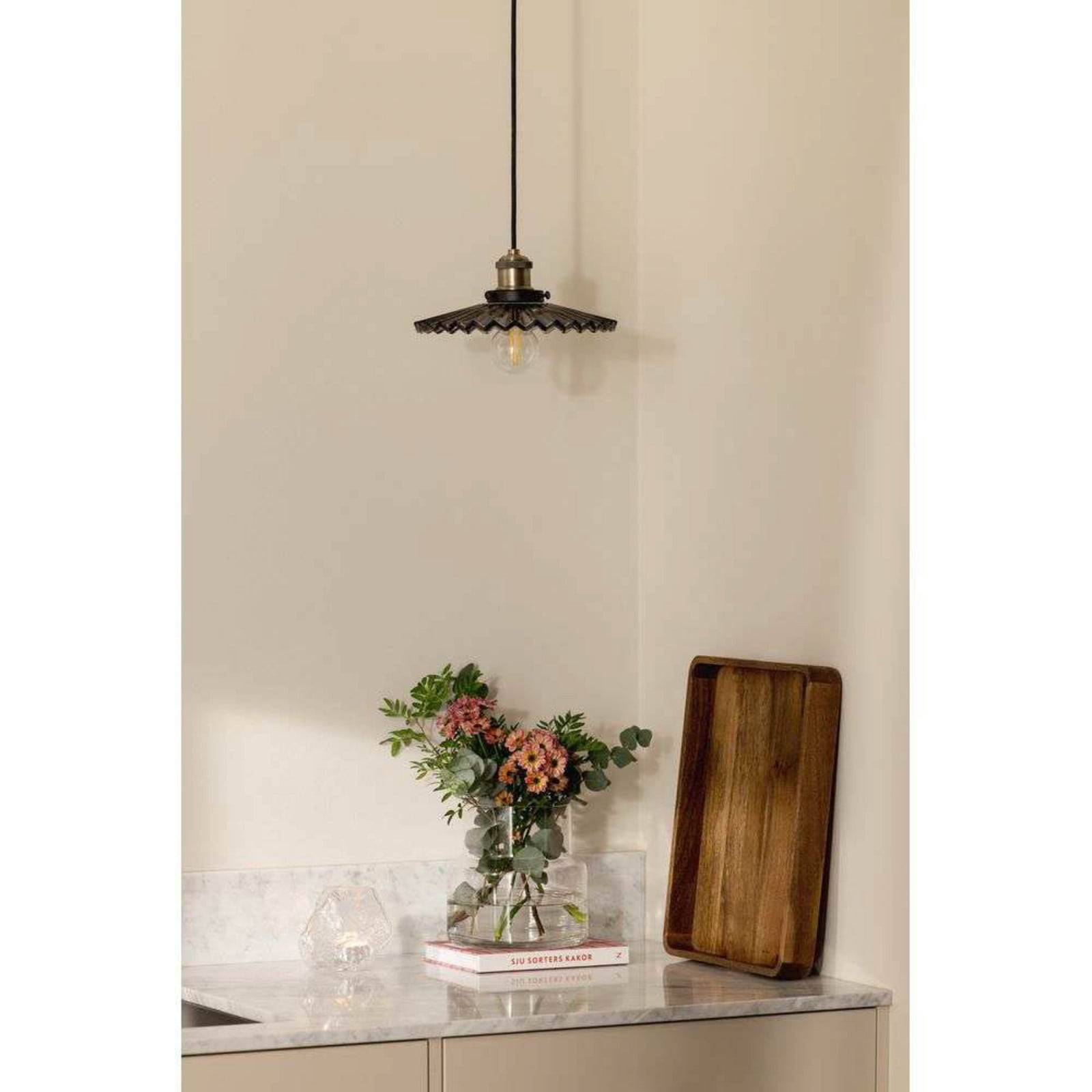 Alternativ bild 1 för Globen Lighting Cobbler Pendel 25 cm, rök